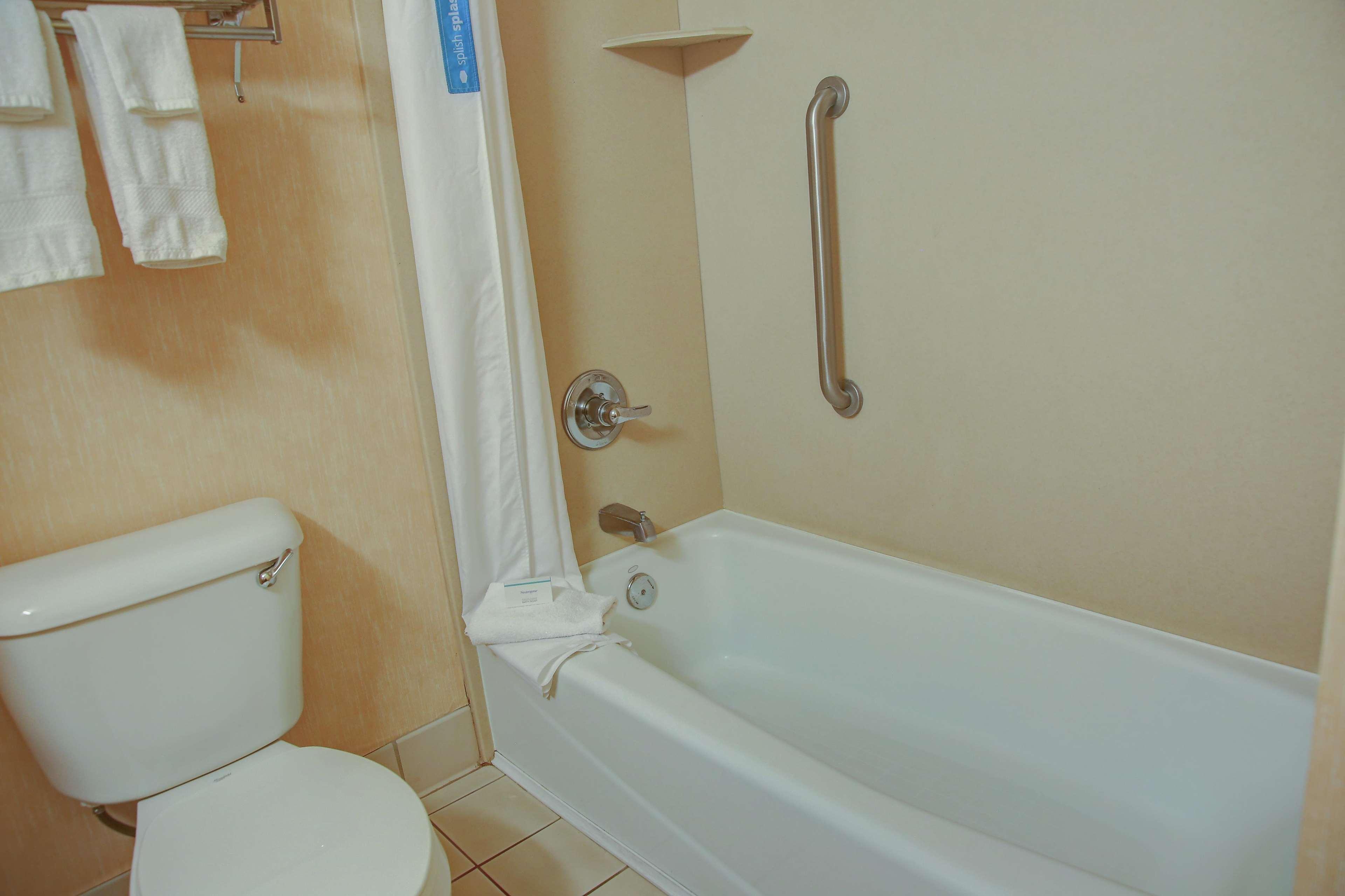 Hampton Inn Сидър Сити Екстериор снимка
