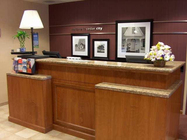 Hampton Inn Сидър Сити Екстериор снимка