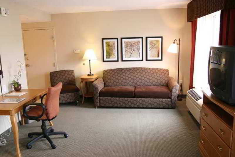 Hampton Inn Сидър Сити Стая снимка