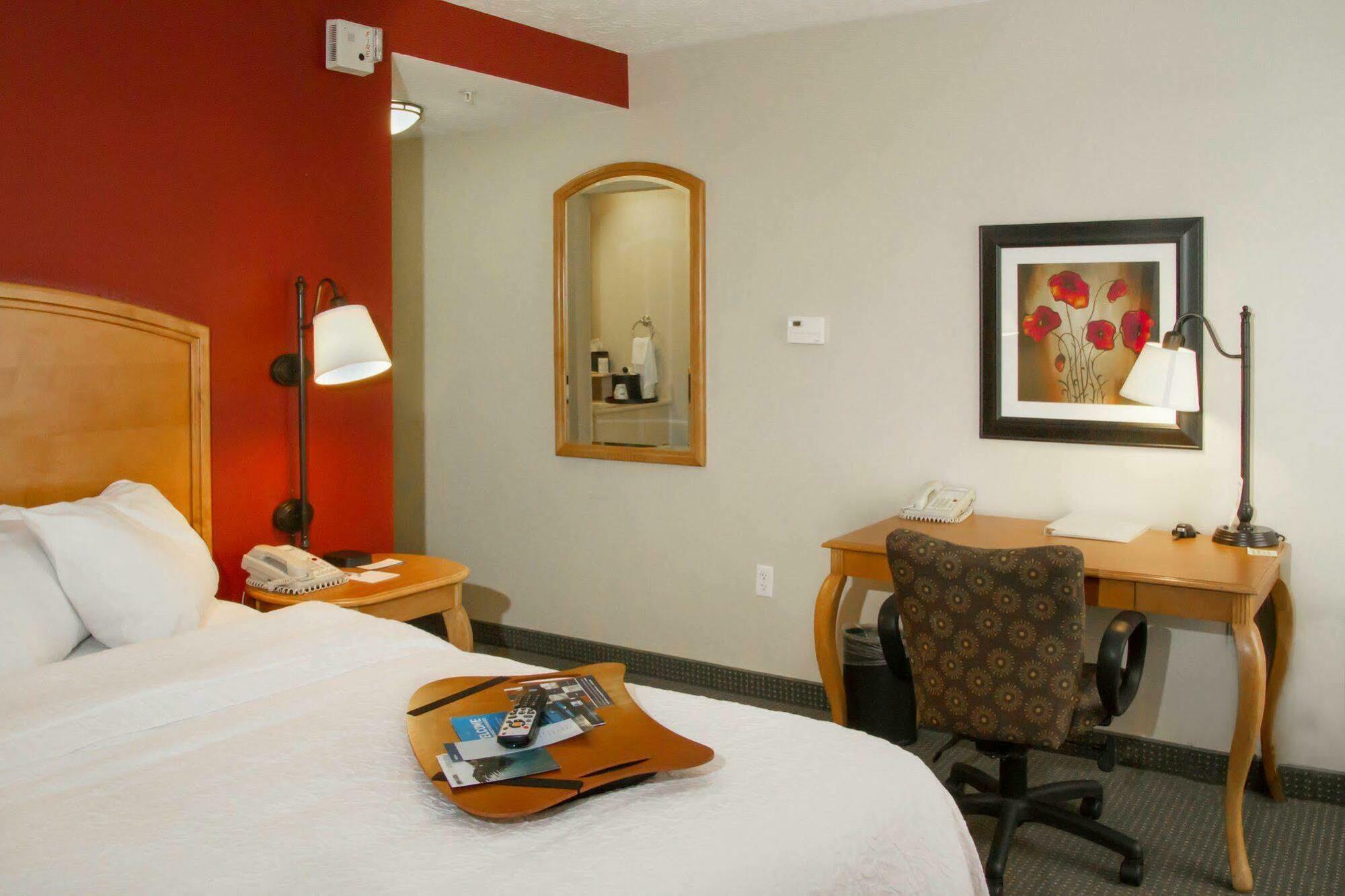 Hampton Inn Сидър Сити Екстериор снимка